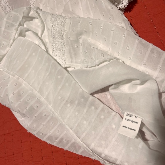 Lovely white lace v neck pulling blouse. Never worn - Picture 3 of 3